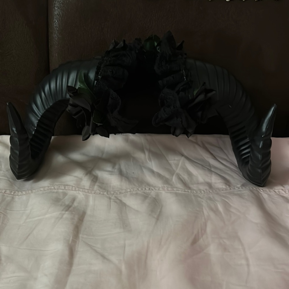 Black flower horns